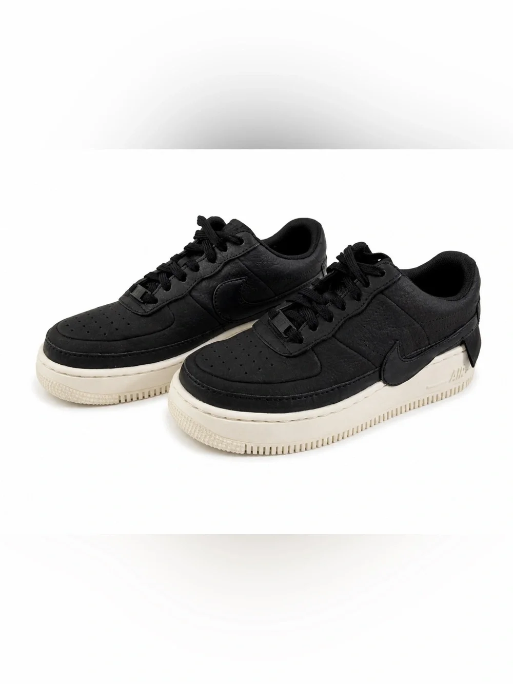 NIKE AIR FORCE 1 WOMEN BLACK LOW BACK SNEAKERS.SIZE-7.